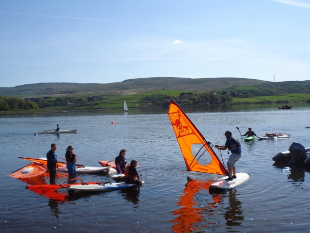  Windsurf en grupo 